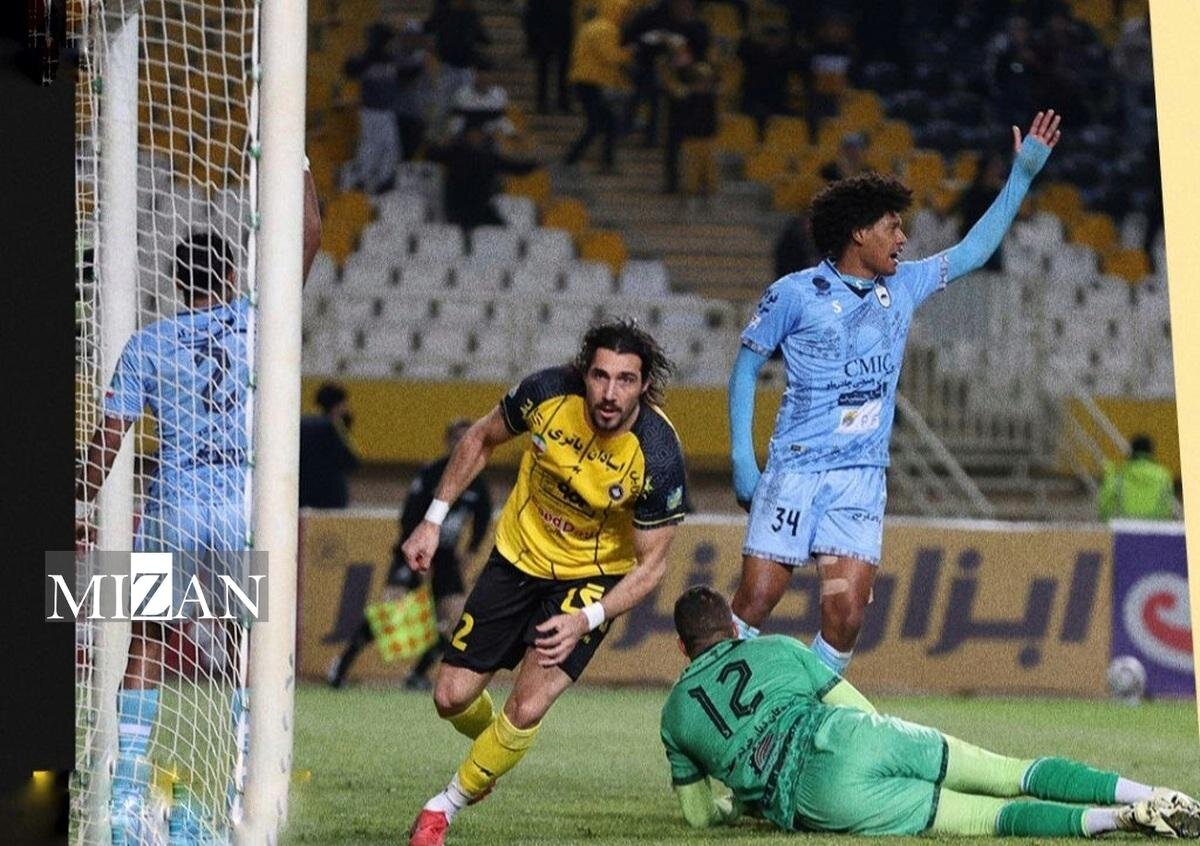 تعویض طلایی محرم کار را تمام کرد/ پیروزی دراماتیک سپاهان برابر چادرملو در نقش جهان با طعم قهرمانی نیم‌فصل
