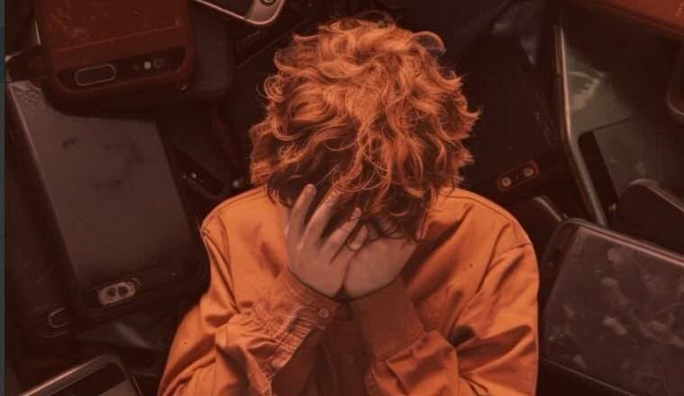 چرا در عصر بیشترین اتصالات دیجیتالی، احساس تنهایی عمیق‌تر از همیشه شده است؟