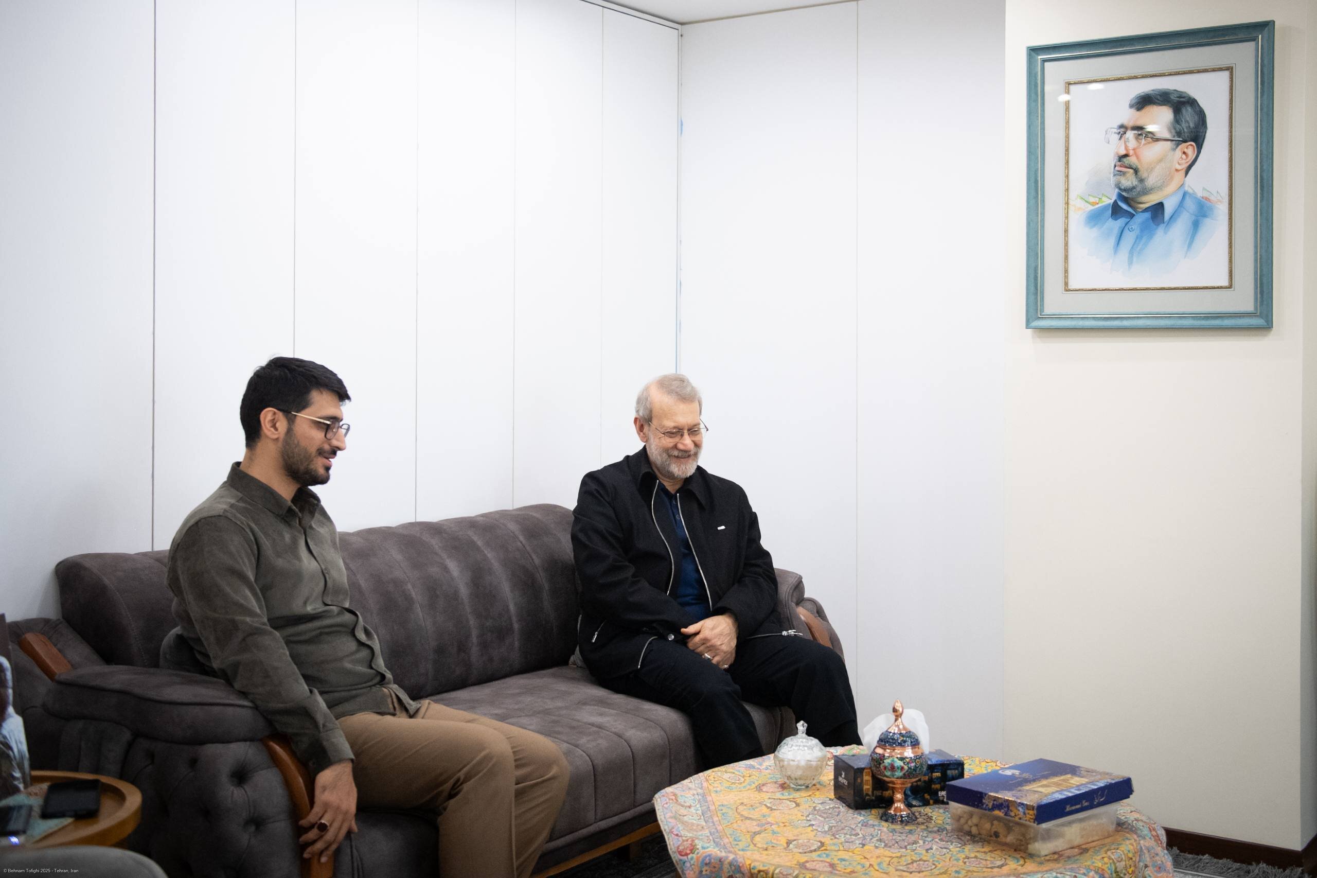 دیدار لاریجانی با خانواده فرماندهان شهید هوافضای سپاه + عکس