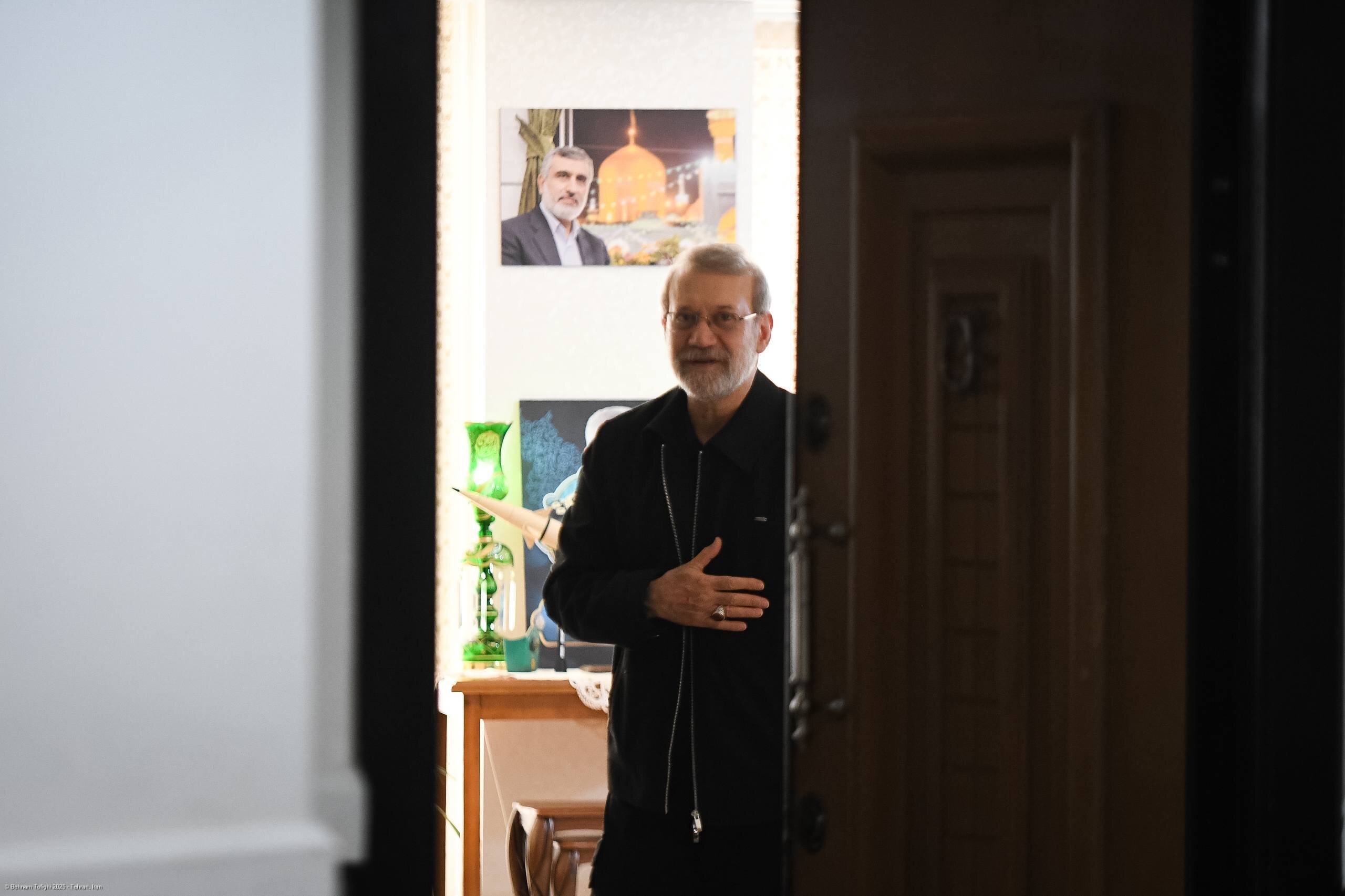 دیدار لاریجانی با خانواده فرماندهان شهید هوافضای سپاه + عکس