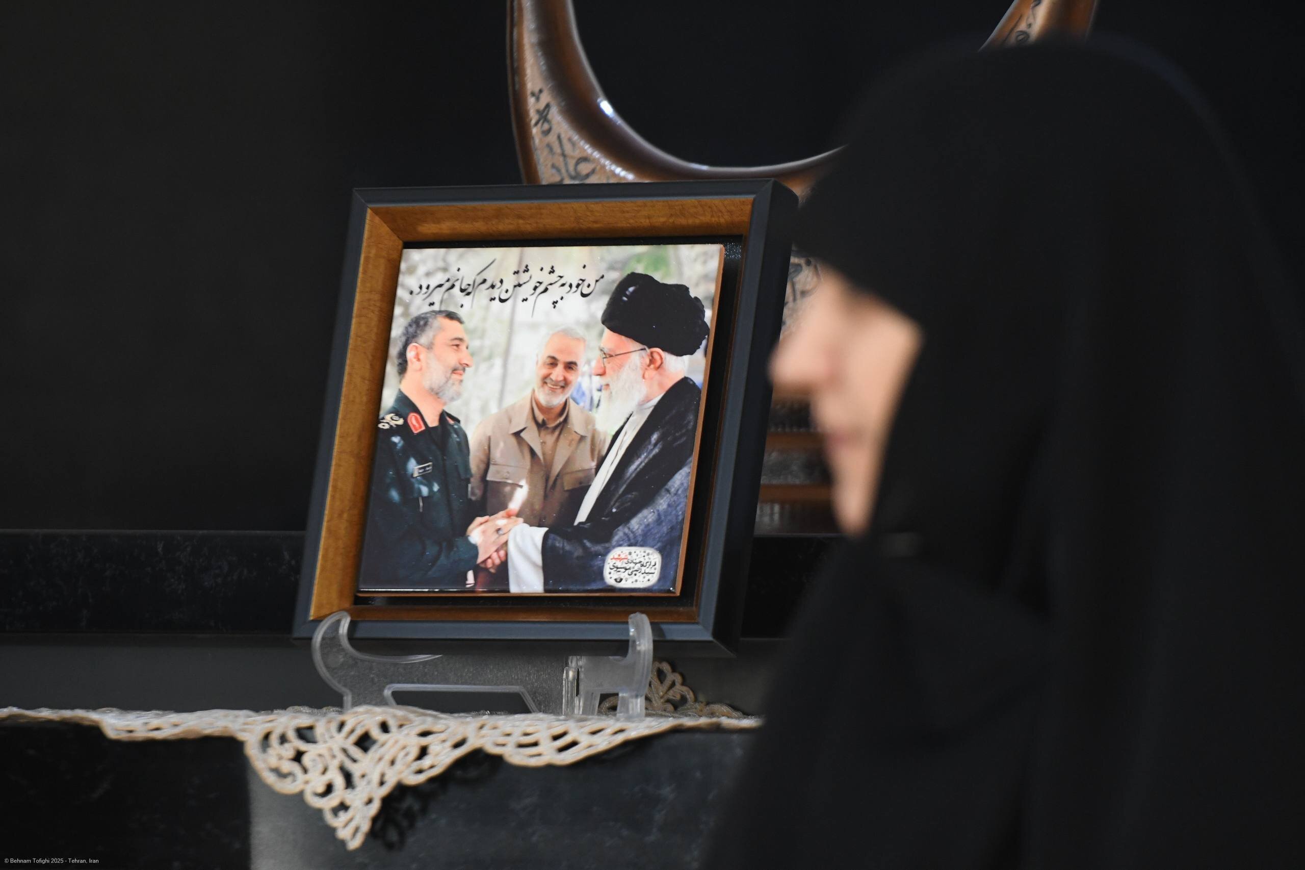 دیدار لاریجانی با خانواده فرماندهان شهید هوافضای سپاه + عکس