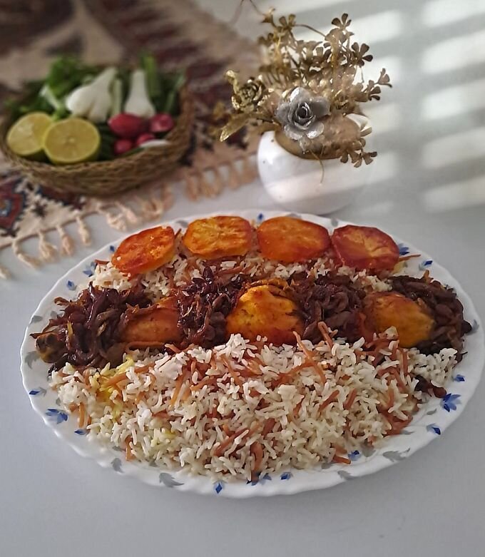 رشته پلو نوستالژیک با کشمش سرخ‌شده بدون گوشت به روش مادربزرگ ها