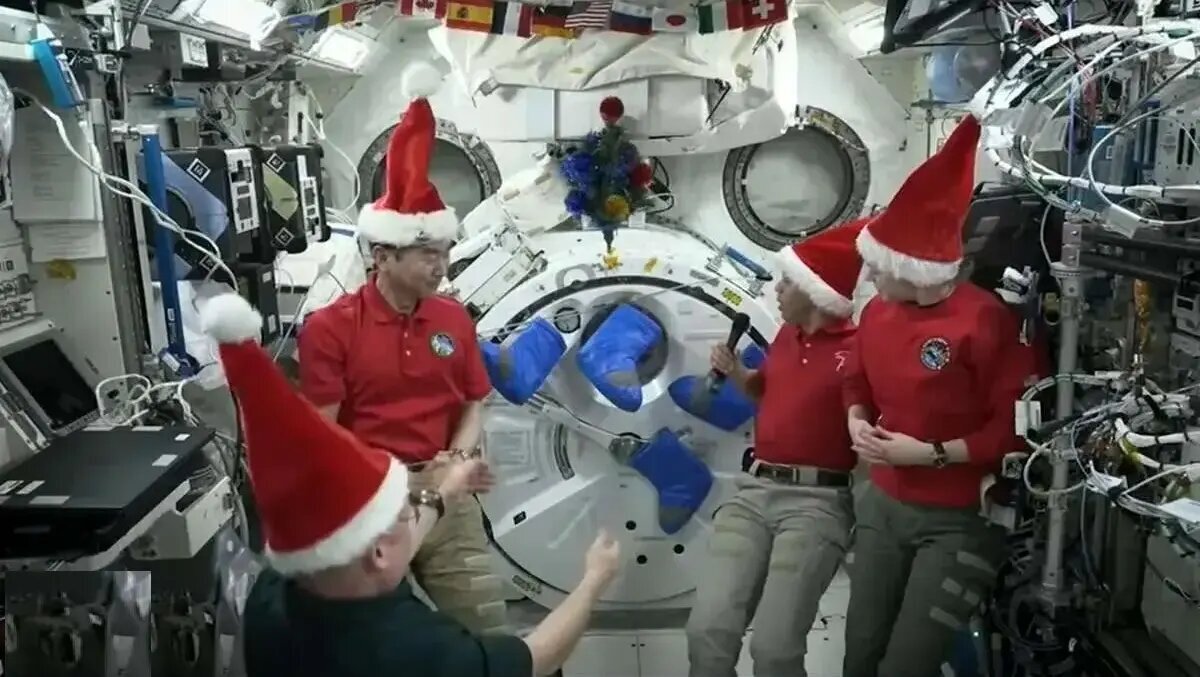 فضانوردان در فضا کریسمس را جشن گرفتند | عکس