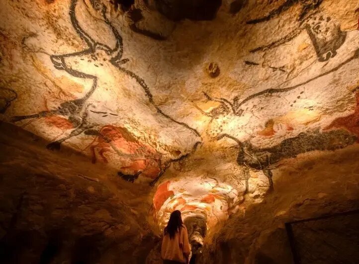 کشف نقاشی‌های ۱۷ هزار ساله‌ توسط یک سگ | عکس