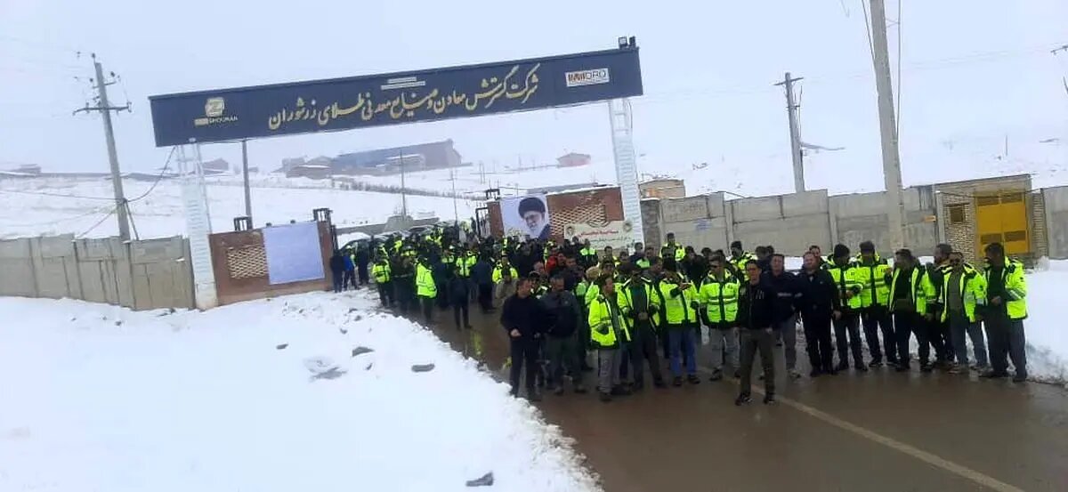 ادامه اعتراض کارگران معدن زرشوران تکاب/ قراردادهایمان سه‌ماهه است