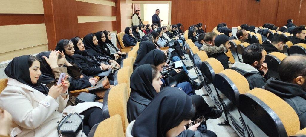 برگزاری دورههای آموزشی «کاربرد هوش مصنوعی در تدوین مقالات و پایاننامههای دانشجویی» در منطقه آزاد ماکو