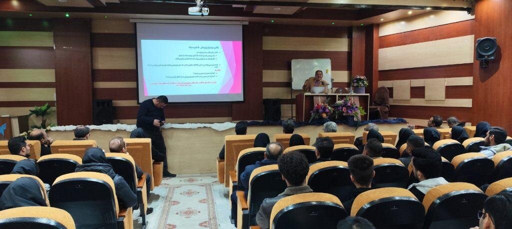 برگزاری دورههای آموزشی «کاربرد هوش مصنوعی در تدوین مقالات و پایاننامههای دانشجویی» در منطقه آزاد ماکو
