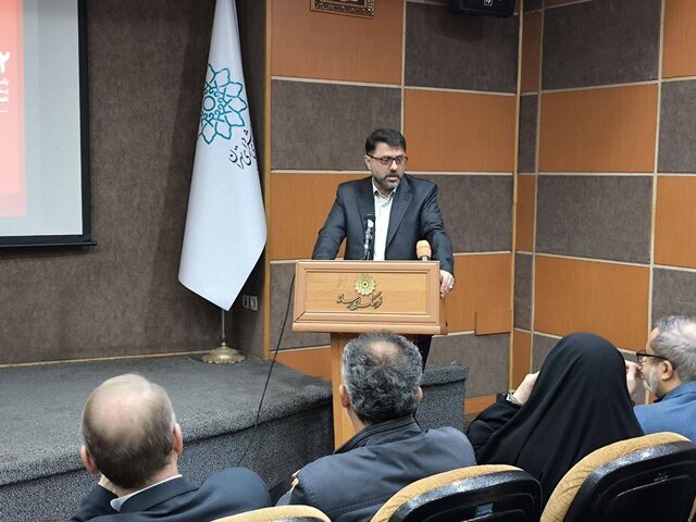 معاون دفتر عارف: برخی نمی خواهند حقایق تاریخی به صورت شفاف برای مردم روایت شود