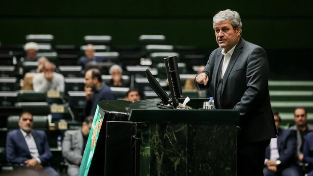 تاجگردون: وام ازدواج و فرزندآوری در بودجه حذف نشده است