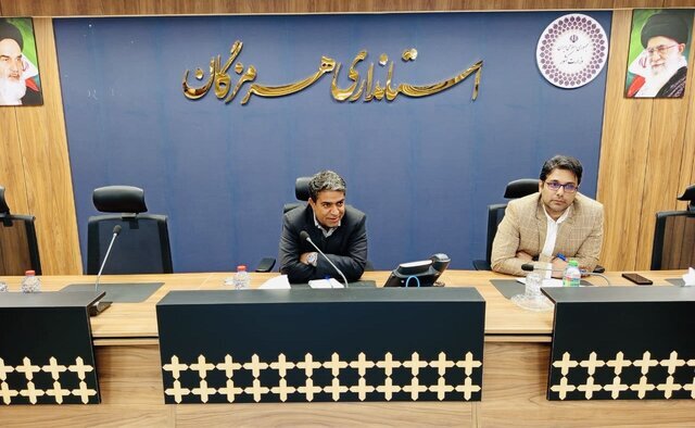 معاون استاندار هرمزگان: پروژههای نیروگاه خورشیدی با جدیت دنبال میشود