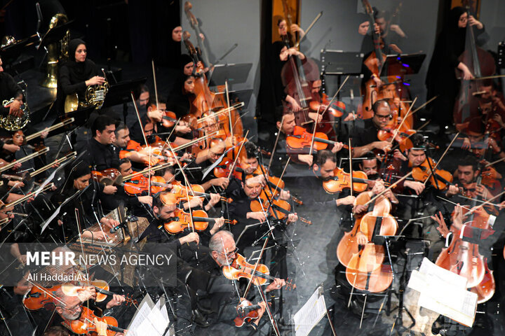 اجرای ارکستر سمفونیک «ایرانمرد» به یاد شهید حاج قاسم سلیمانی