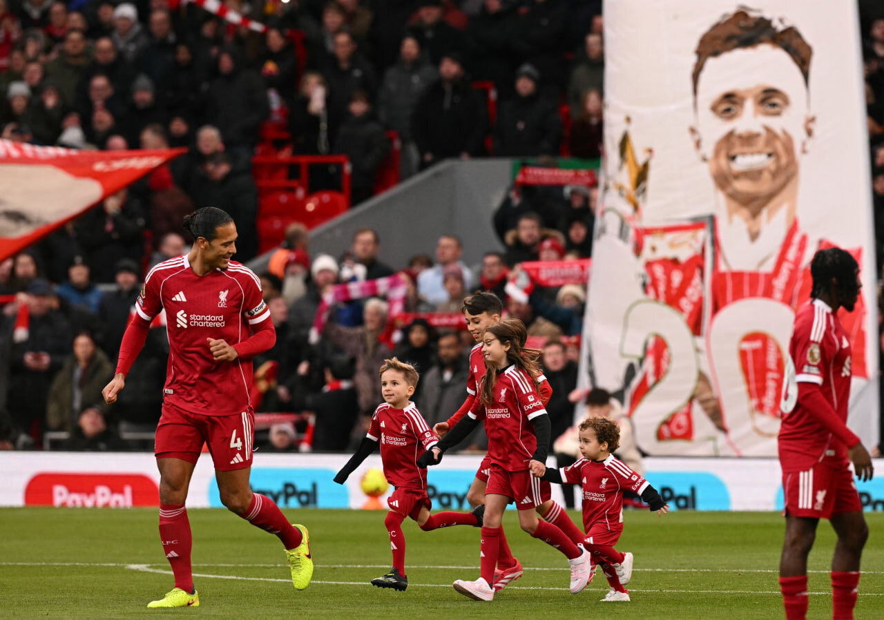 ادای احترام لیورپول و ولوز به دیوگو ژوتا با حضور دو پسر خردسال او در زمین