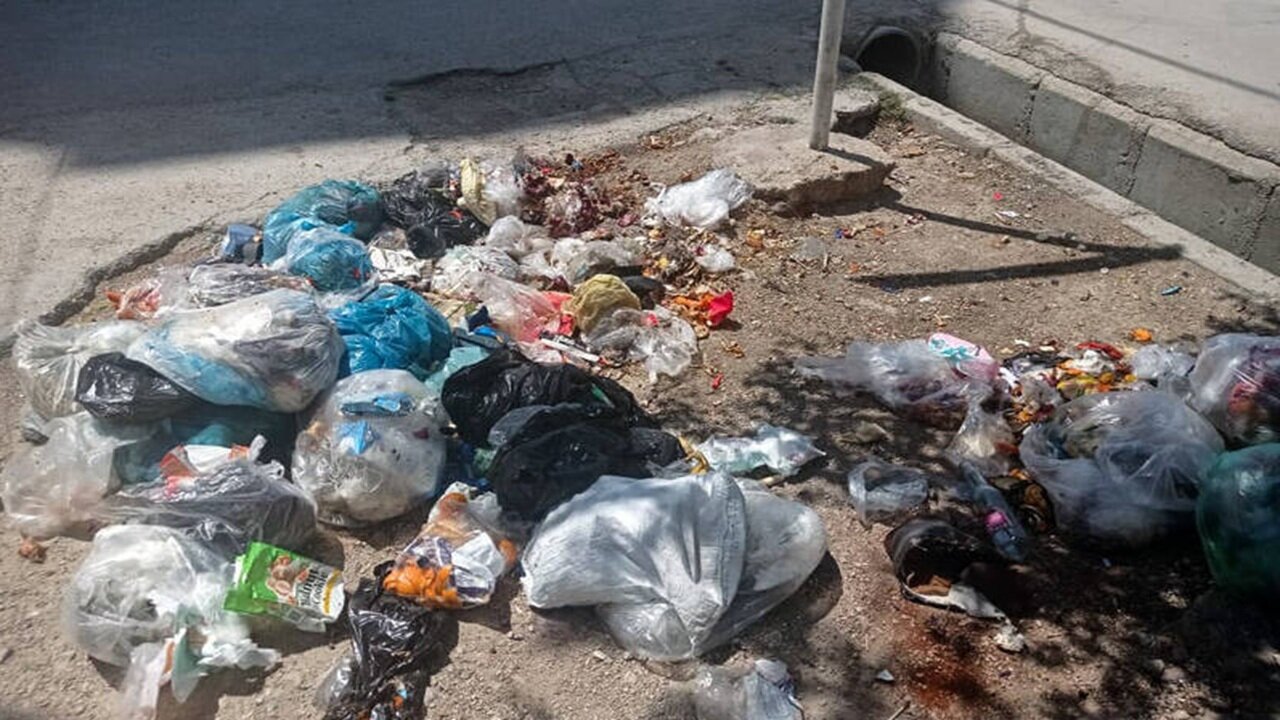 کمبود سطل زباله دغدغه اهالی روستای باباپیر شد
