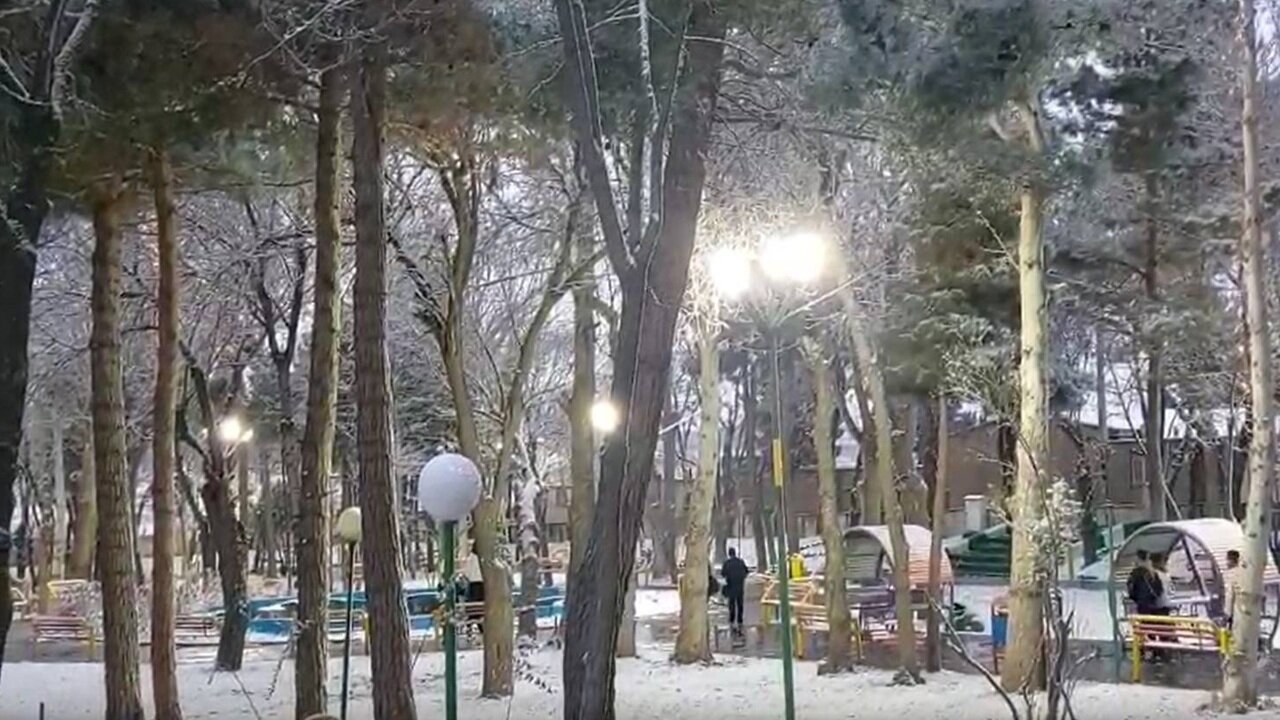 فیلمی از سفید پوش شدن اهر در اولین بارش برف زمستانی