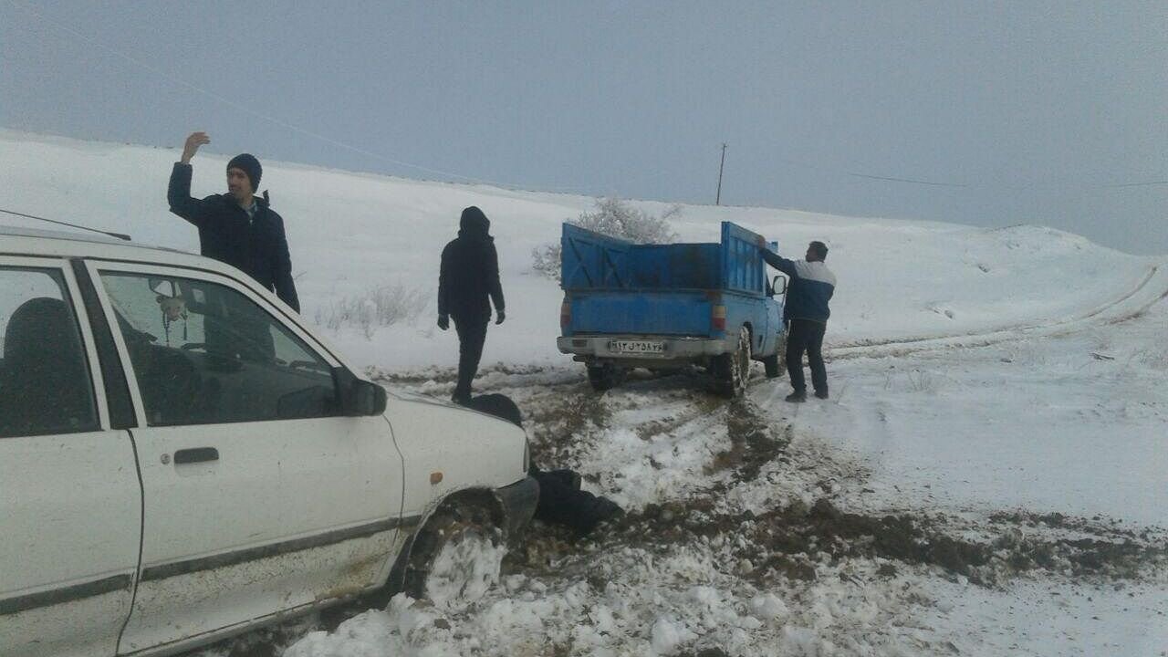 تمام راه‌های روستایی بانه بسته است/تردد دشوار خودروها در گردنه‌های استان/ محدودیت تردد انواع کشنده در محور سقز