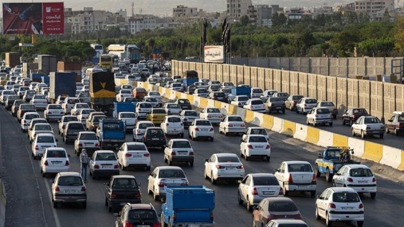 ترافیک در آزادراه تهران - کرج -قزوین سنگین است
