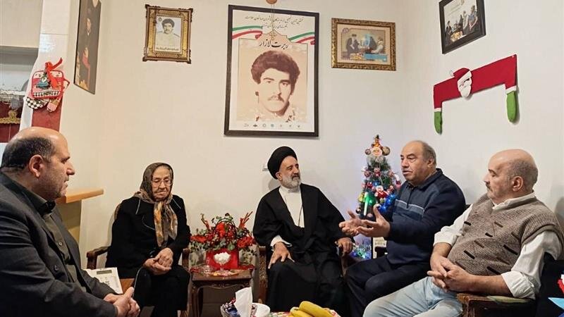 دیدار نماینده ولی فقیه در بنیاد شهید و امور ایثارگران با خانواده شهید «روبرت لازار»