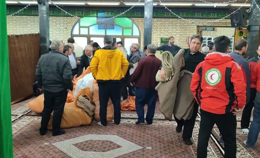 اسکان اضطراری ۱۵۰ زائر کربلا در حسینیه اعظم زنجان در پی کولاک شدید