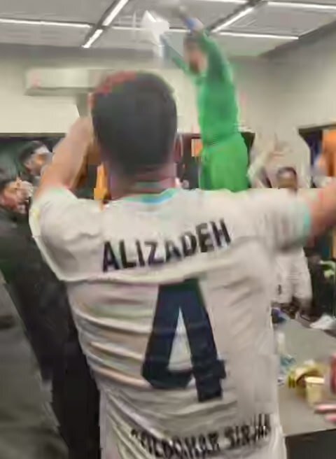 جشن رختکن گل‌گهری با رهبری گروسیان و علیزاده!