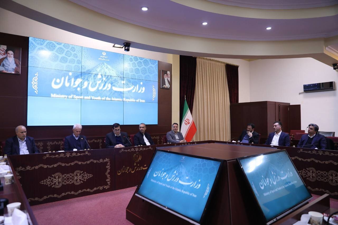 غیبت مالک تراکتور در جلسه وزیر ورزش