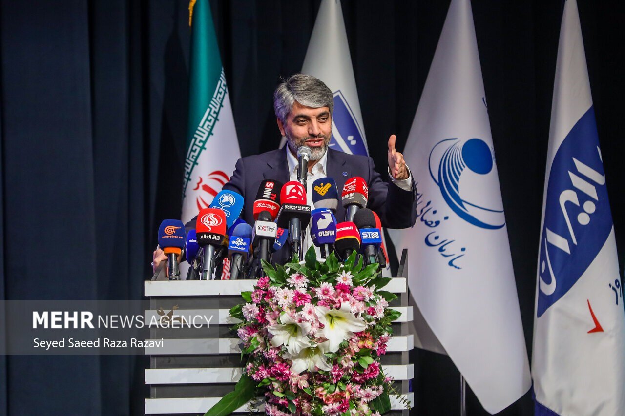 عکس/ مراسم پرتاب هم‌زمان سه ماهواره ایرانی به فضا
