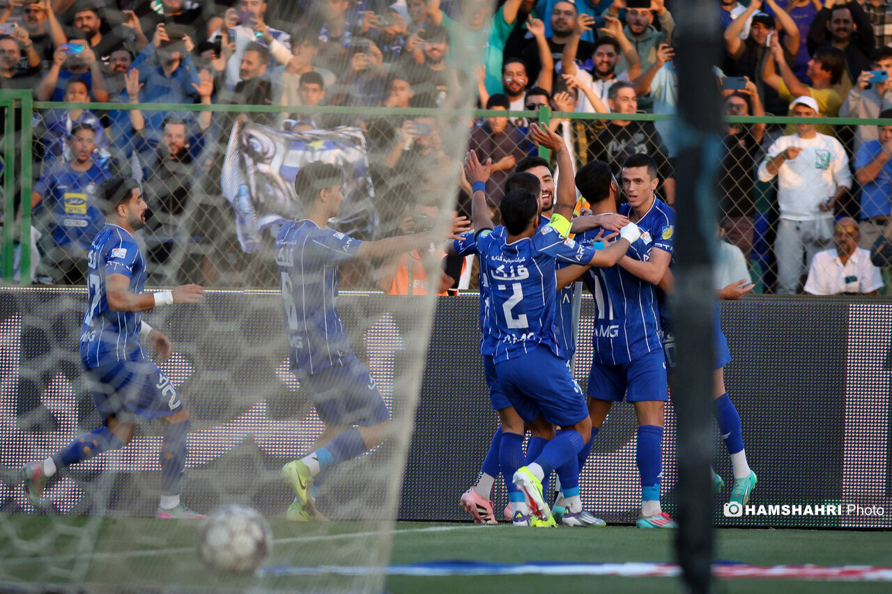 این بازیکن استقلال باید با حسن یزدانی کشتی بگیرد | در استقلال کسی نیست کُت در بیاورد!