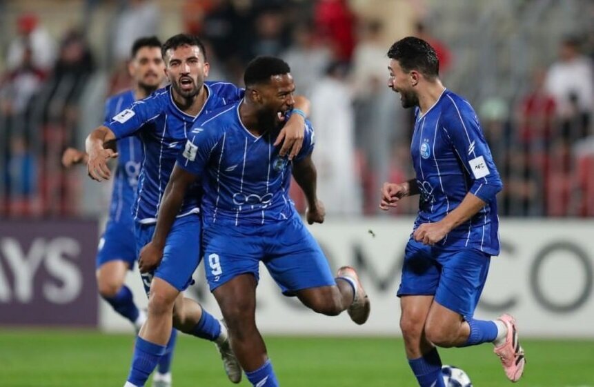 مهاجم استقلال خسته است، می‌فهمید؟