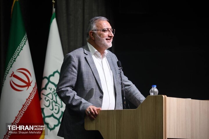 زاکانی: تهران سهمی از اتوبوس های آیان ماه نداشته است