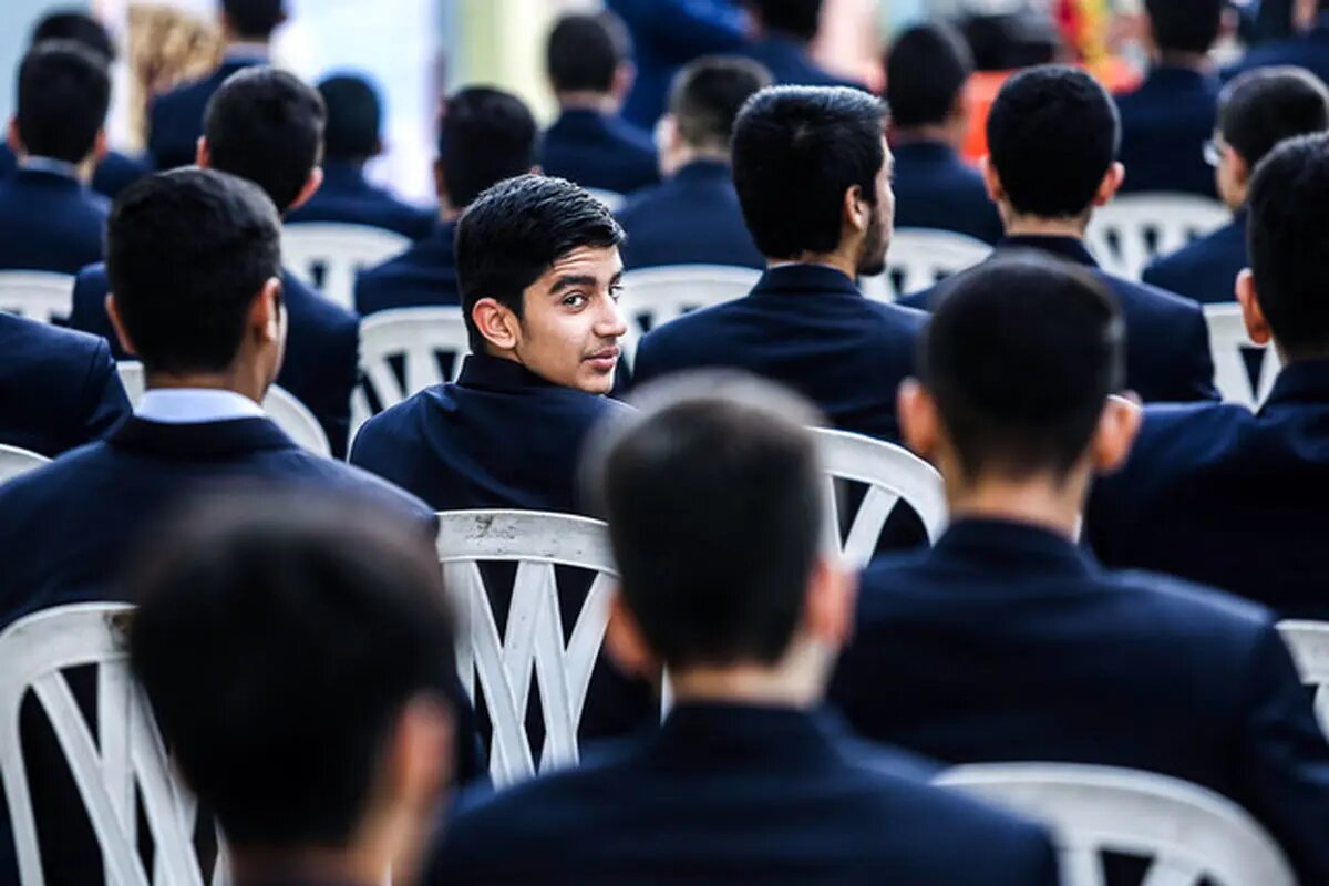 تأثیر ناامیدی اجتماعی و شرایط اقتصادی بر افت تحصیلی دانش‌آموزان پایه دوازدهم