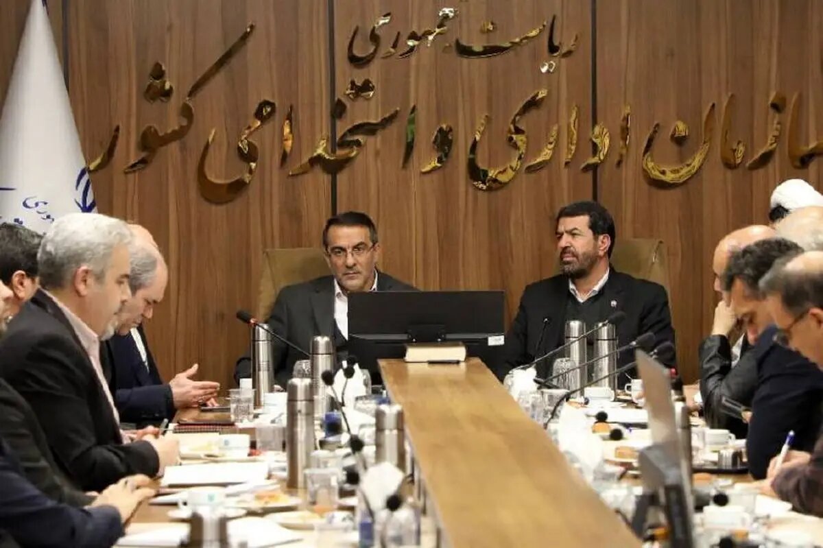 بررسی ناترازی نیروی انسانی استان همدان با حضور معاون رئیس‌جمهور و رئیس سازمان اداری و استخدامی