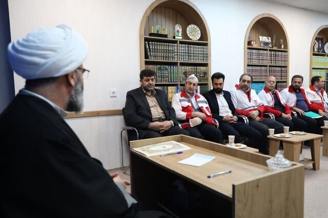 لباس هلالاحمر نماد آرامش و تسکین در شرایط بحرانی است