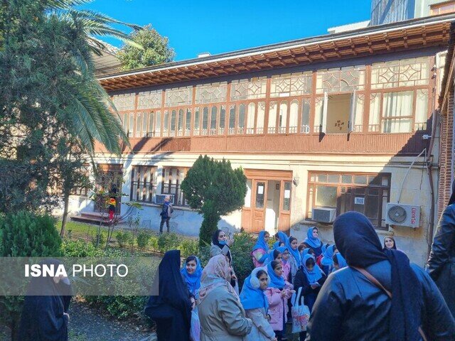 رشتگردی نوهها و پدربزرگها در محله تاریخی سبزه میدان