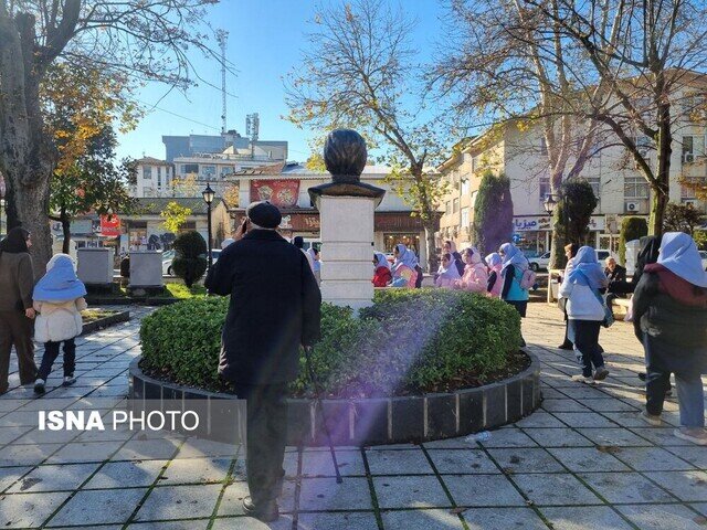 رشتگردی نوهها و پدربزرگها در محله تاریخی سبزه میدان