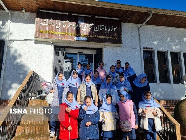 رشتگردی نوهها و پدربزرگها در محله تاریخی سبزه میدان