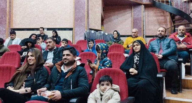 جشن زمستانه برای کودکان کار آمل/ شعله کوچک شادی در سرمای روزگار