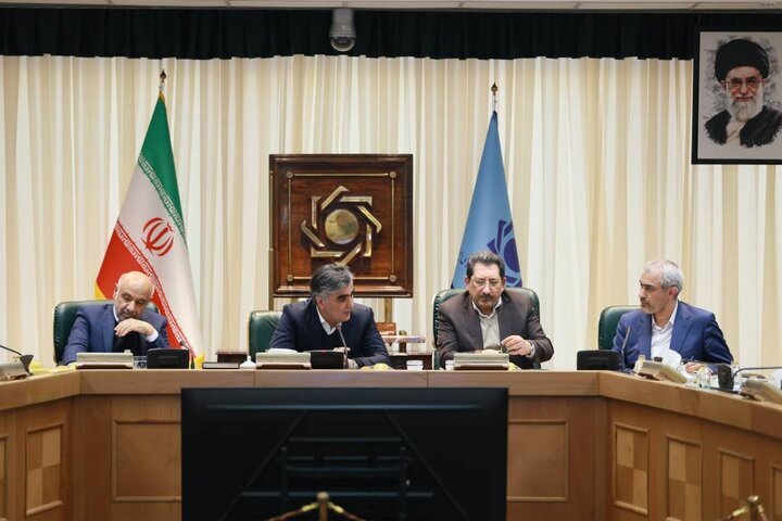 تشکیل فوری جلسۀ تیم اقتصادی دولت با موضوع دلار و معیشت