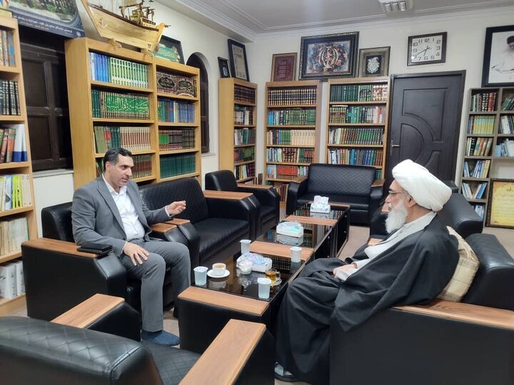 دشتیزاده: توسعه متوازن زیرساختها در خارگ دنبال میشود