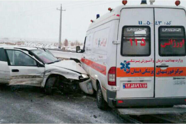 تصادف پراید و آمبولانس در محور میامی-ری‌آباد؛ ۵ نفر مصدوم شدند