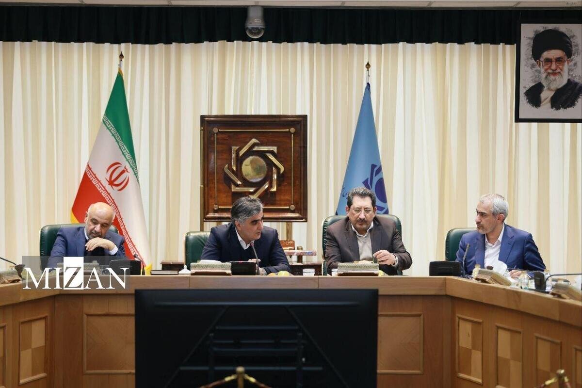 تشکیل جلسه هماهنگی تیم اقتصادی دولت درمورد سیاست‌های ارزی، تجاری و معیشتی مردم در بانک مرکزی