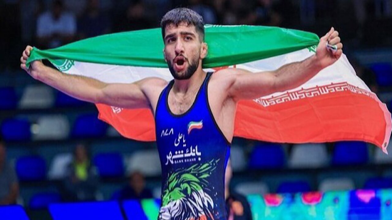 مبارزه پیام احمدی و حریف گرجستانی بهترین مسابقه سال ۲۰۲۵