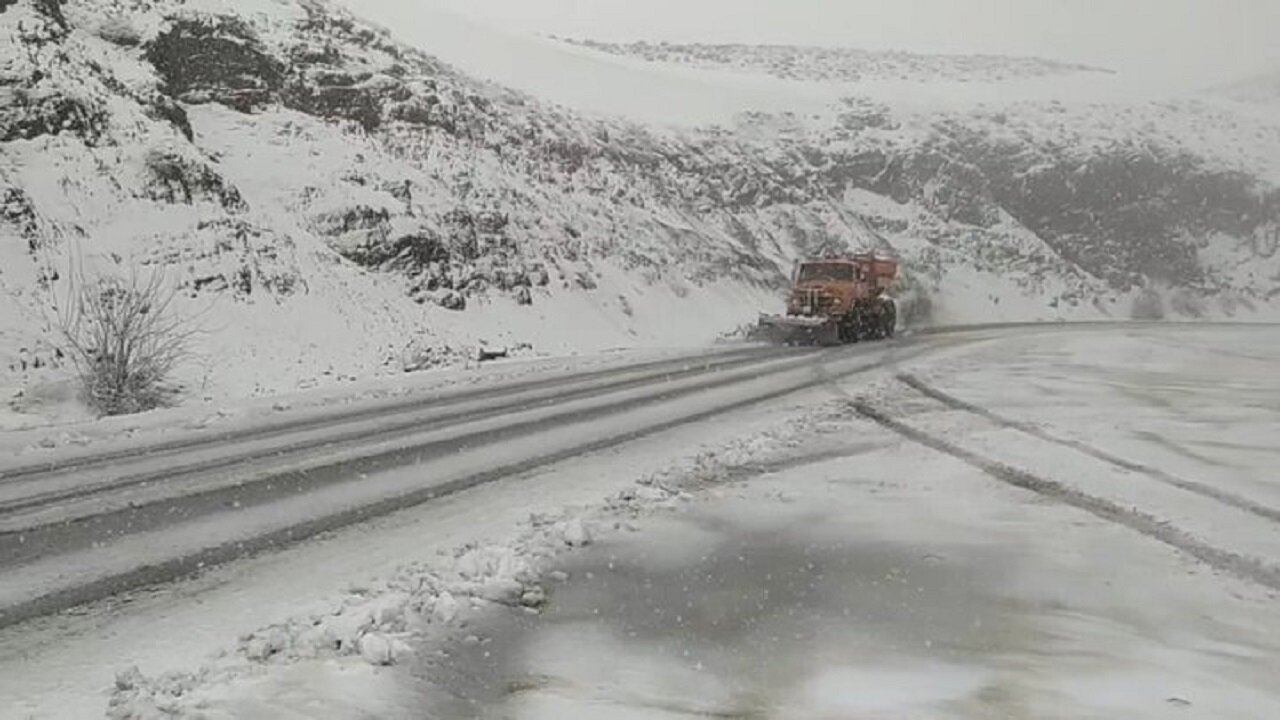 تمام محورهای شهری و روستایی کردستان مسدود شد