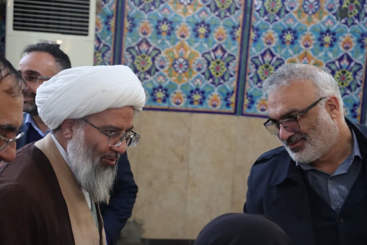 برپایی میز خدمت رئیسکل دادگستری استان البرز در مسجد جامع ماهدشت