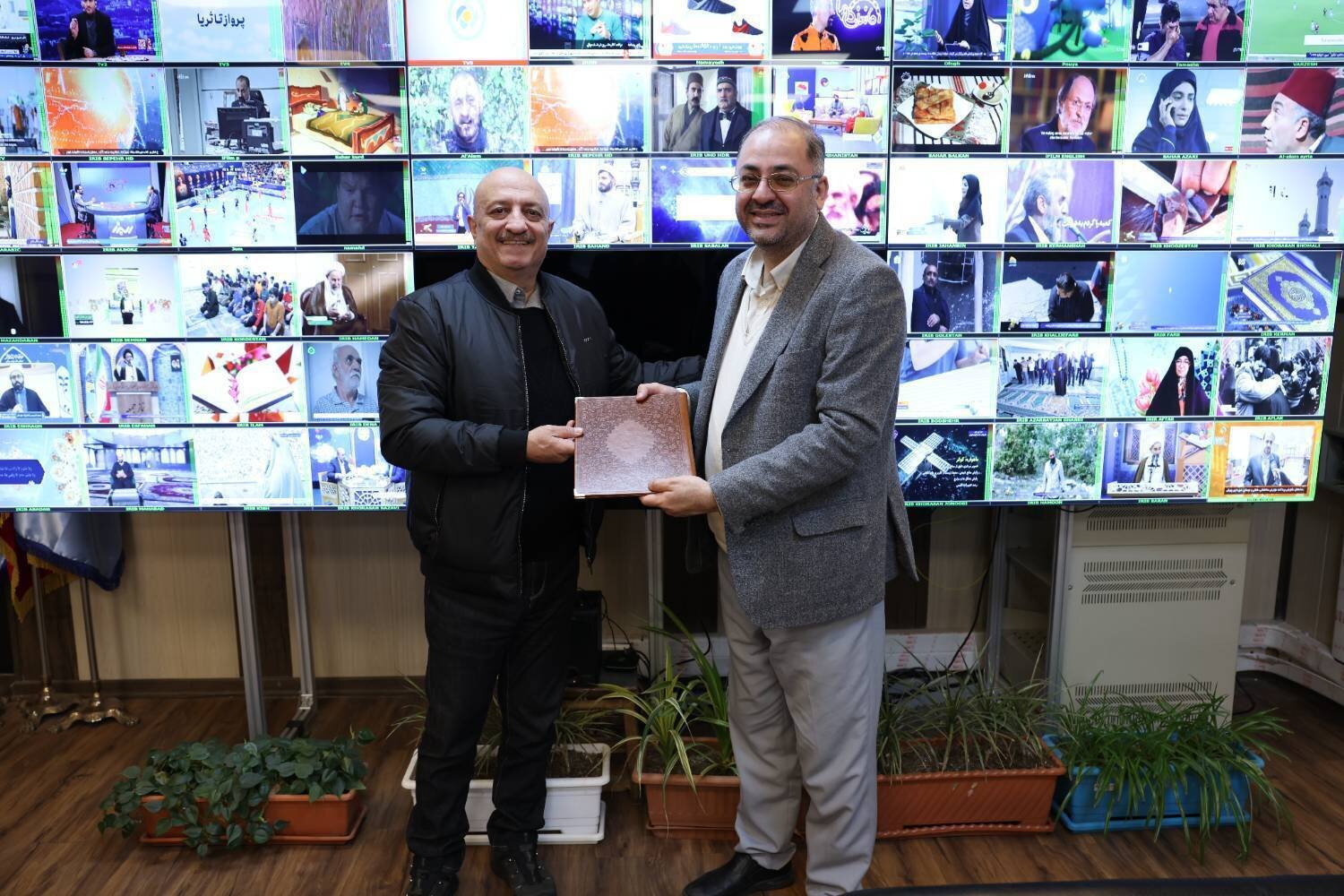 تجلیل از مسعود روشن‌پژوه مجری خاطره‌ساز تلویزیون با سابقه اجرای ۱۴هزار مسابقه