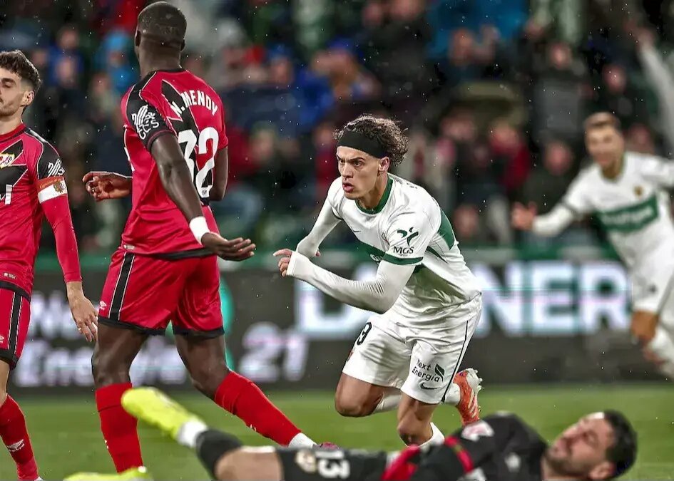 مدافع بارسلونا زیر تیغ جراحی رفت