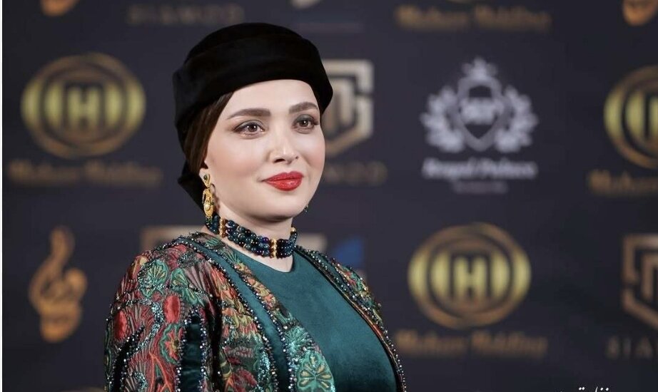 قاب صمیمانه بهنوش طباطبایی و بازیگر سریال لیسانسهها