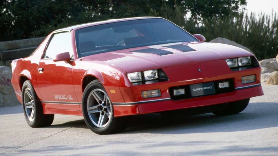 یادی از خودروهای عضلانی دهه ۸۰ میلادی، وقتی کامارو موستانگ را تحقیر می‌کرد