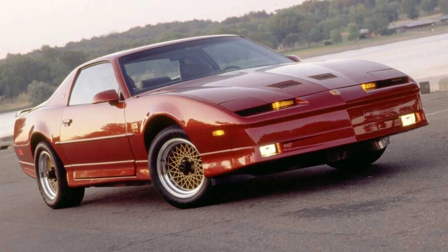 یادی از خودروهای عضلانی دهه ۸۰ میلادی، وقتی کامارو موستانگ را تحقیر می‌کرد