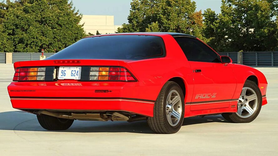 یادی از خودروهای عضلانی دهه ۸۰ میلادی، وقتی کامارو موستانگ را تحقیر می‌کرد