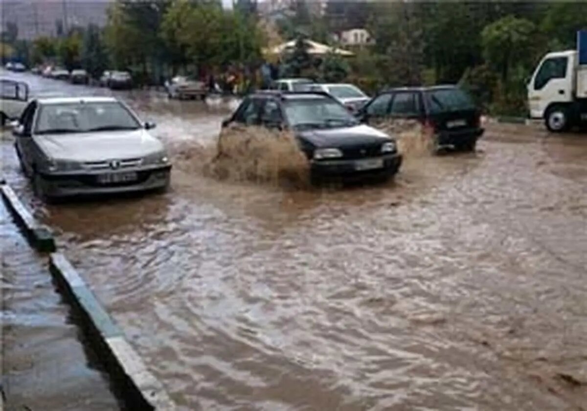 بارش شدید در غرب مازندران؛ آبگرفتگی معابر و تعطیلی مدارس
