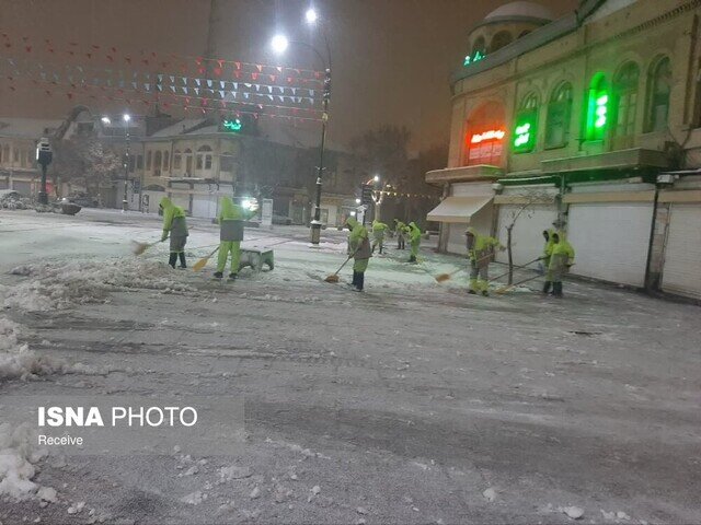مدیر خدمات شهری شهرداری: عملیات برفروبی معابر همدان بهصورت مستمر در حال انجام است